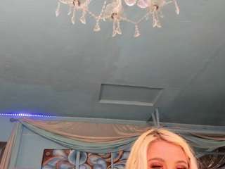 adrianna777's CamSoda show and profile