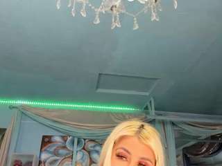 adrianna777's CamSoda show and profile