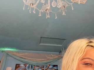 le modèle adrianna777 est en webcam porno dans un show sur le site camsoda, il possède les tags suivants: ass,lovense,toys,tease,strip,solo,small ass,shaved-pussy,pussy,bedroom,natural,pov,living room,grey eyes,flashing,fetish,feet,dirty talk,control,blowjob