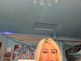 Live webcam model adrianna777 on Soda Cams