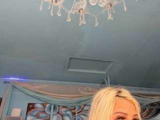 le modèle adrianna777 est en webcam porno dans un show sur le site camsoda, il possède les tags suivants: ass,lovense,toys,tease,strip,solo,small ass,shaved-pussy,pussy,bedroom,natural,pov,living room,grey eyes,flashing,fetish,feet,dirty talk,control,blowjob