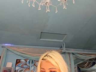 le modèle adrianna777 est en webcam porno dans un show sur le site camsoda, il possède les tags suivants: ass,lovense,toys,tease,strip,solo,small ass,shaved-pussy,pussy,bedroom,natural,pov,living room,grey eyes,flashing,fetish,feet,dirty talk,control,blowjob