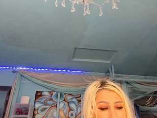 adrianna777's CamSoda show and profile