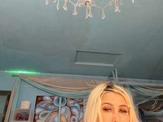 adrianna777 webcam model