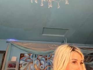 adrianna777's CamSoda show and profile