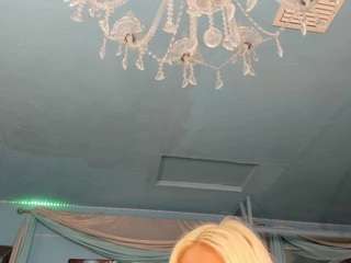 le modèle adrianna777 est en webcam porno dans un show sur le site camsoda, il possède les tags suivants: ass,living room,tease,strip,solo,small ass,shaved-pussy,pussy,bedroom,natural,pov,grey eyes,flashing,fetish,feet,dirty talk,control,blowjob,bj,bikini