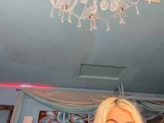 Ce modèle est en direct maintenant. adrianna777