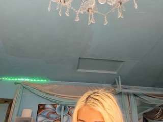 Эта модель сейчас онлайн. adrianna777