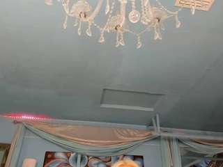 adrianna777's live room