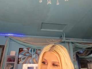 Adrianna777's cam show statistics and live stream