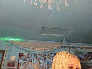Adrianna777's cam show statistics and live stream