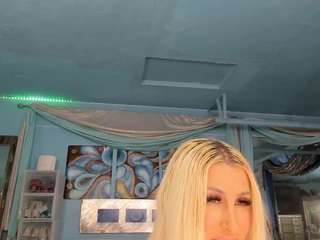 adrianna777's live room