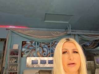 adrianna777's live room
