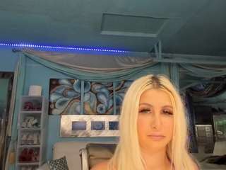adrianna777's live room