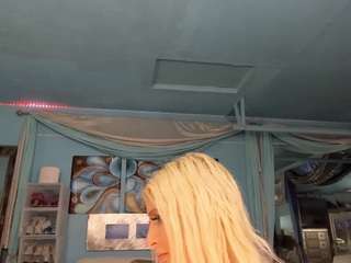Adrianna777's cam show statistics and live stream