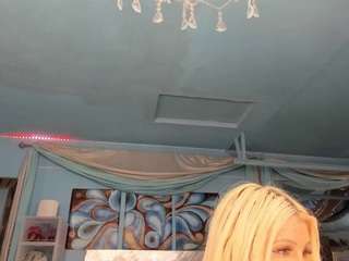 adrianna777's live room