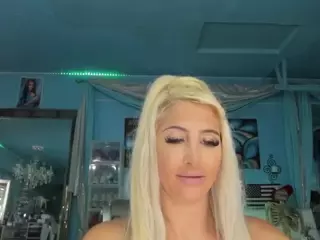 adrianna777's Live Sex Cam Show