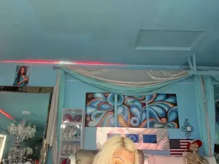 adrianna777's Live Sex Cam Show