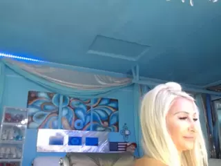 adrianna777's Live Sex Cam Show