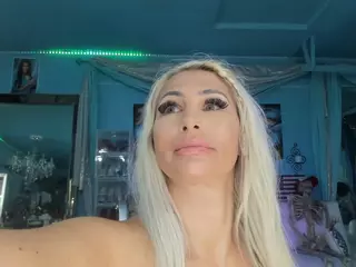 adrianna777's Live Sex Cam Show