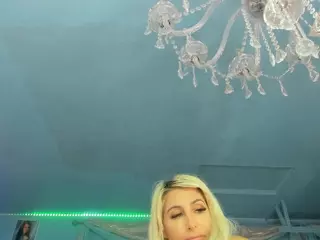 adrianna777's Live Sex Cam Show