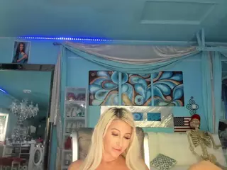 adrianna777's Live Sex Cam Show