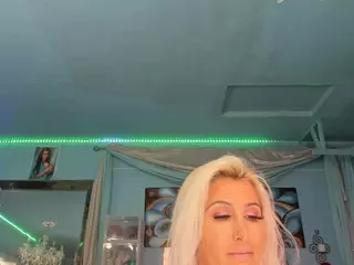 adrianna777's Live Sex Cam Show