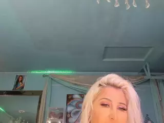 adrianna777's Live Sex Cam Show