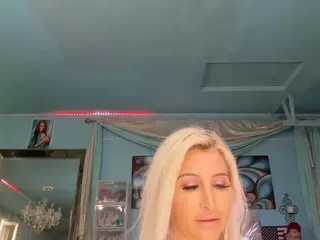 adrianna777's Live Sex Cam Show