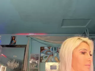 adrianna777's Live Sex Cam Show