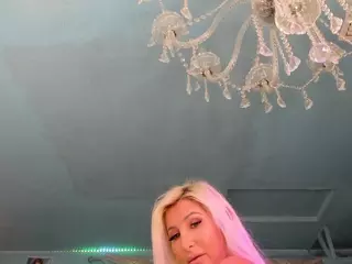 adrianna777's Live Sex Cam Show