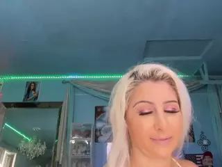 adrianna777's Live Sex Cam Show