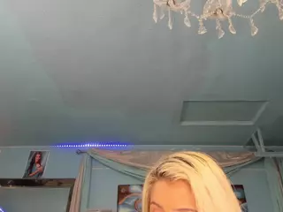 adrianna777's Live Sex Cam Show