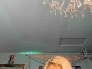 adrianna777's Live Sex Cam Show
