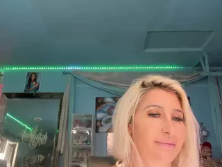 adrianna777's Live Sex Cam Show