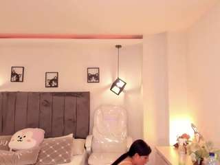 ivynaugthyqueen webcam
