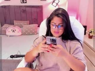 ivynaugthyqueen Live Webcam on CamSoda
