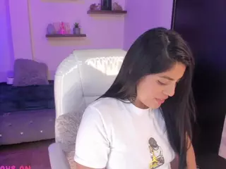 ivynaugthyqueen's Live Sex Cam Show