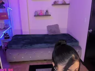 ivynaugthyqueen's Live Sex Cam Show