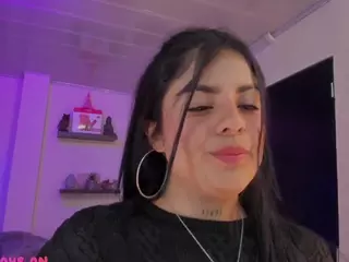 ivynaugthyqueen's Live Sex Cam Show