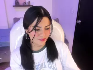 ivynaugthyqueen's Live Sex Cam Show