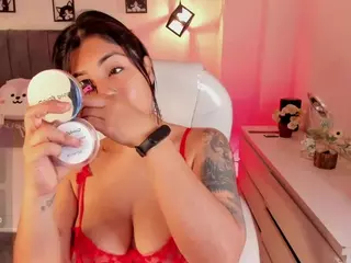 ivynaugthyqueen's Live Sex Cam Show