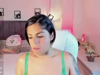 ivynaugthyqueen's Live Sex Cam Show
