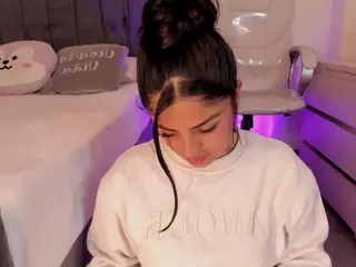 ivynaugthyqueen's Live Sex Cam Show