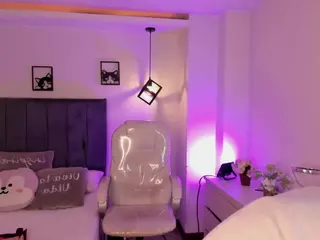 ivynaugthyqueen's Live Sex Cam Show