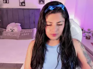 ivynaugthyqueen's Live Sex Cam Show