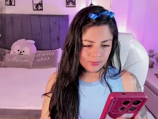 ivynaugthyqueen's Live Sex Cam Show