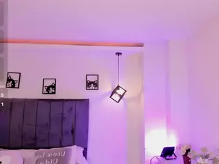 ivynaugthyqueen's Live Sex Cam Show