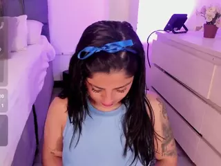 ivynaugthyqueen's Live Sex Cam Show