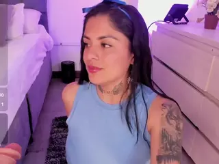 ivynaugthyqueen's Live Sex Cam Show